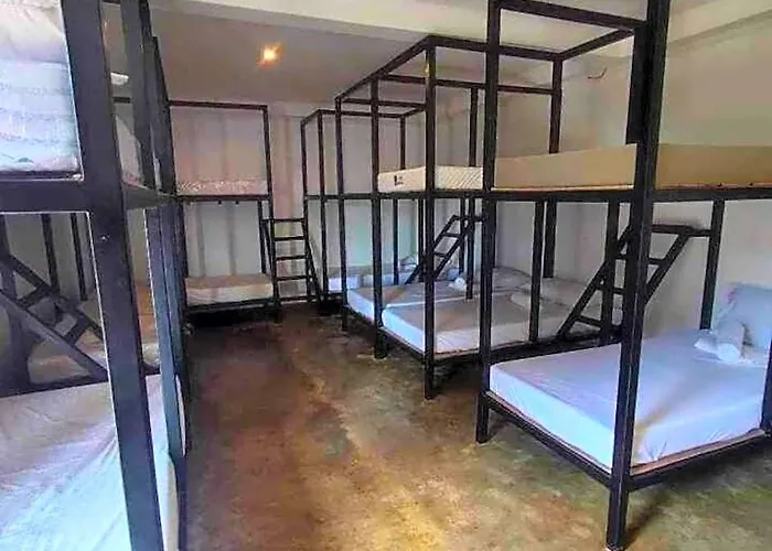 Tuyom By 7 Hostel